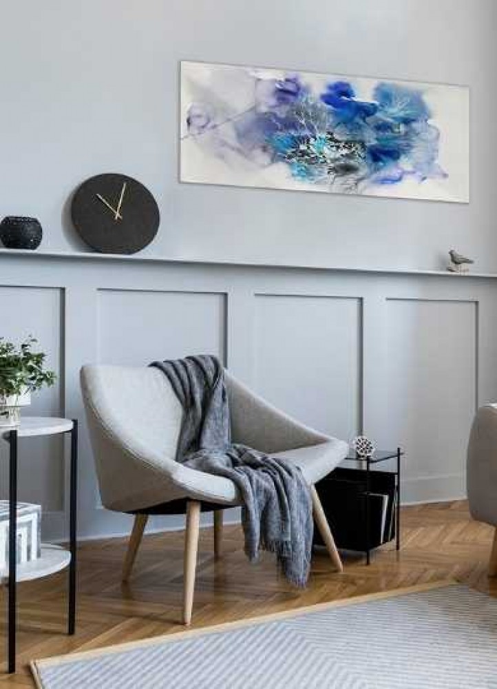 Salón de estilo minimalista.