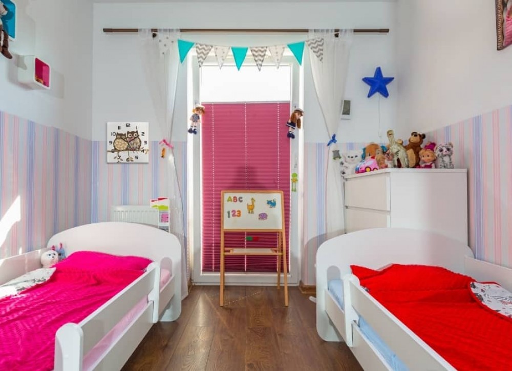 cómo organizar una habitación pequeña para dos niños